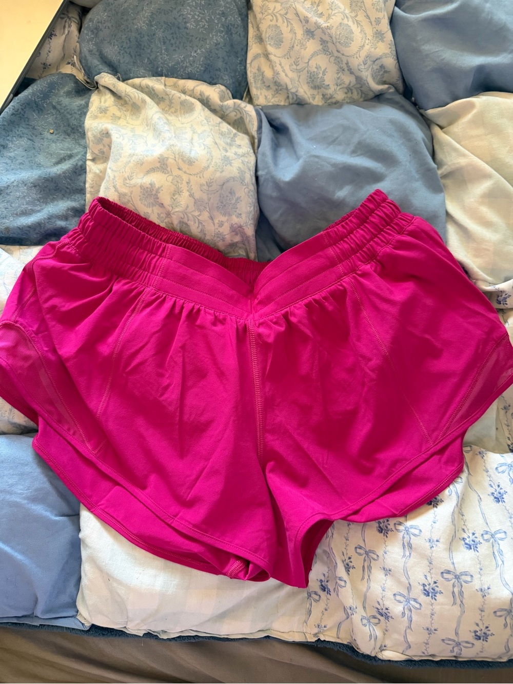 NWOT Lululemon Hotty Hot Low Rise 2.5 in Pink Flare